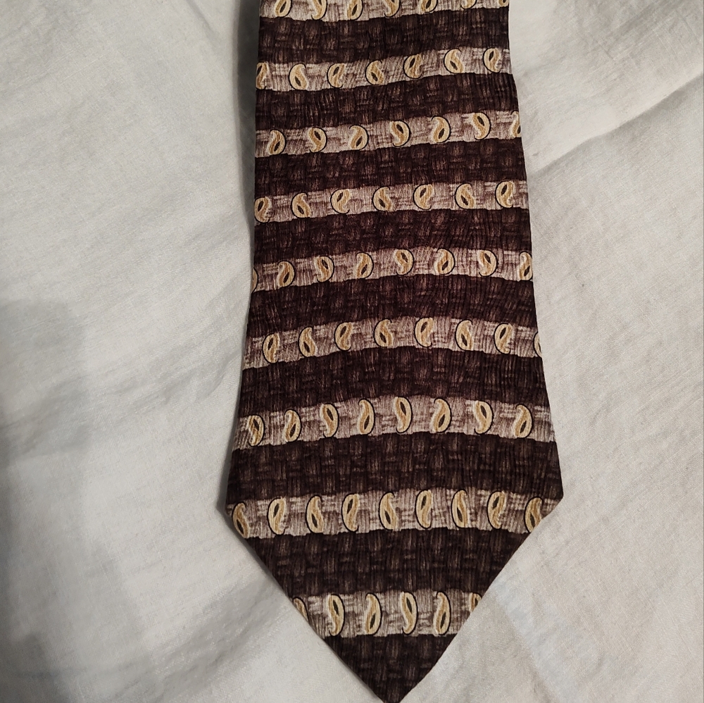 Vintage Tie by Van Heusen
